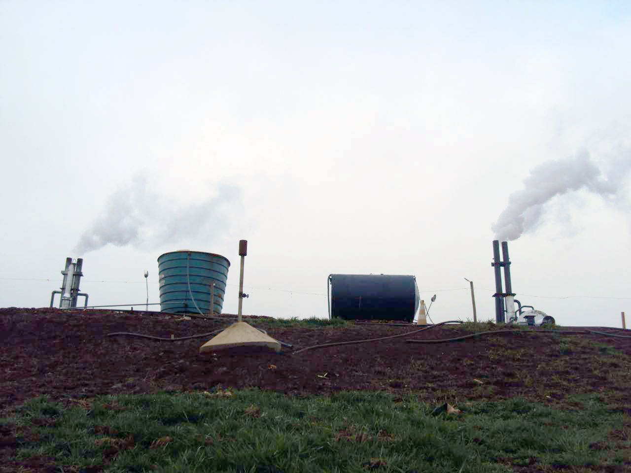 Imagem que mostra um módulo de evaporação de chorume em operação.